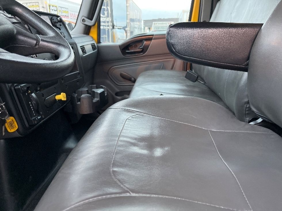 Medium Duty Box Truck-Light and Medium Duty Trucks-International-2021-MV607-Warren-MI-246,086\n\t\tmiles-$ 33,000 - Image 19