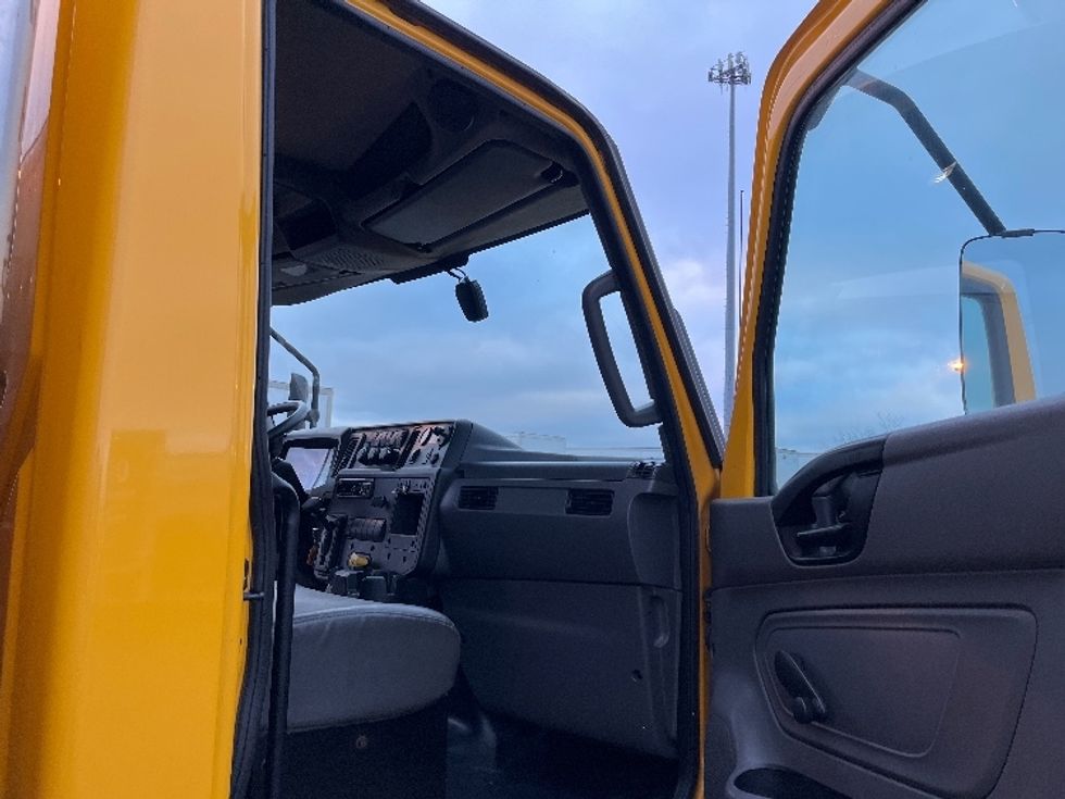 Medium Duty Box Truck-Light and Medium Duty Trucks-International-2021-MV607-Warren-MI-246,086\n\t\tmiles-$ 33,000 - Image 20