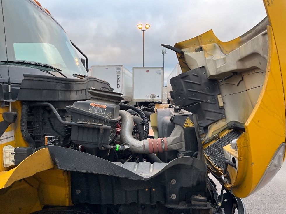 Medium Duty Box Truck-Light and Medium Duty Trucks-International-2021-MV607-Warren-MI-246,086\n\t\tmiles-$ 33,000 - Image 23