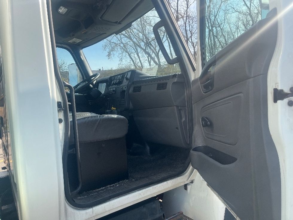 Medium Duty Box Truck-Light and Medium Duty Trucks-International-2021-MV607-Warren-MI-72,853\n\t\tmiles-$ 67,000 - Image 20