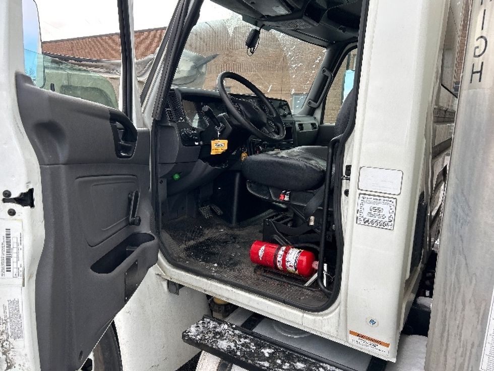 Medium Duty Box Truck-Light and Medium Duty Trucks-International-2021-MV607-West Babylon-NY-205,223\n\t\tmiles-$ 46,750 - Image 14