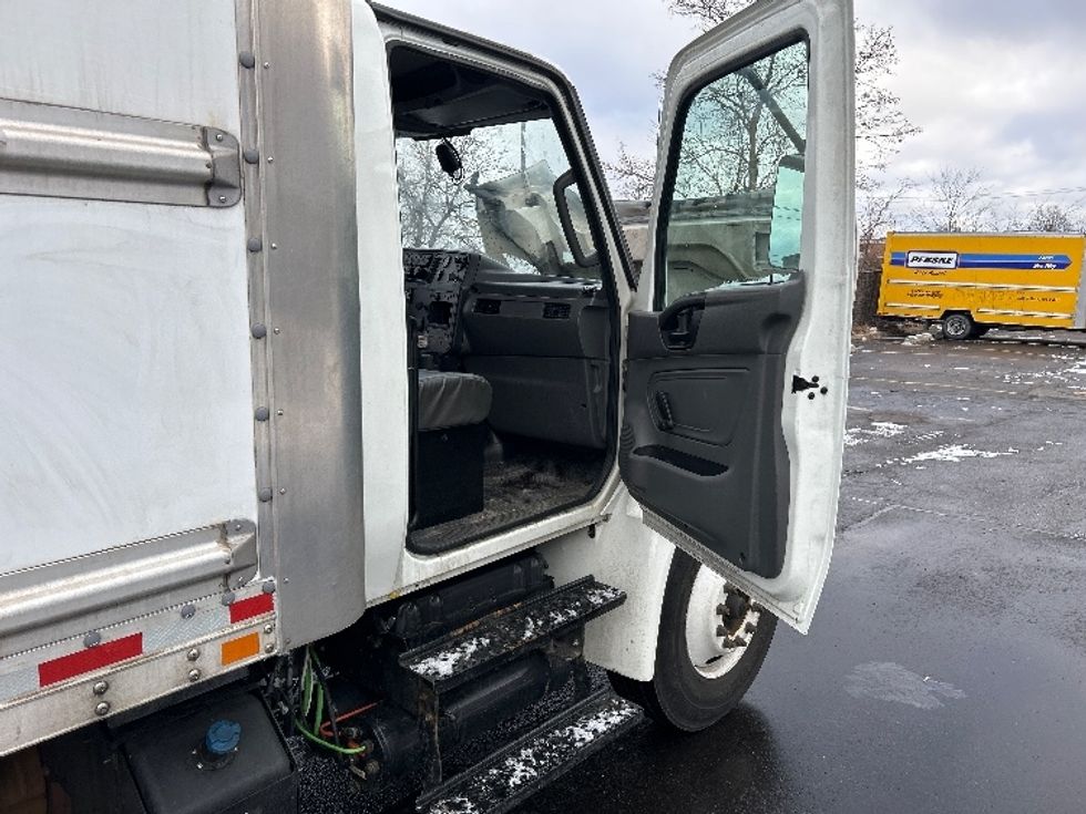 Medium Duty Box Truck-Light and Medium Duty Trucks-International-2021-MV607-West Babylon-NY-205,223\n\t\tmiles-$ 46,750 - Image 18
