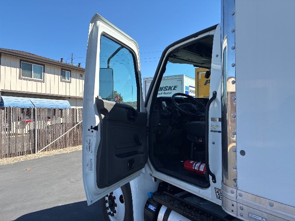 Medium Duty Box Truck-Light and Medium Duty Trucks-International-2021-MV607-West Sacramento-CA-110,559\n\t\tmiles-$ 40,000 - Image 15