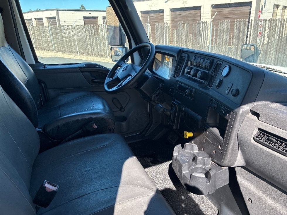 Medium Duty Box Truck-Light and Medium Duty Trucks-International-2021-MV607-West Sacramento-CA-110,559\n\t\tmiles-$ 40,000 - Image 21