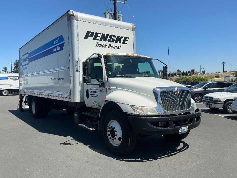 Medium Duty Box Truck-Light and Medium Duty Trucks-International-2021-MV607-West Sacramento-CA-193,413\n\t\tmiles-$ 53,000 - Image 1