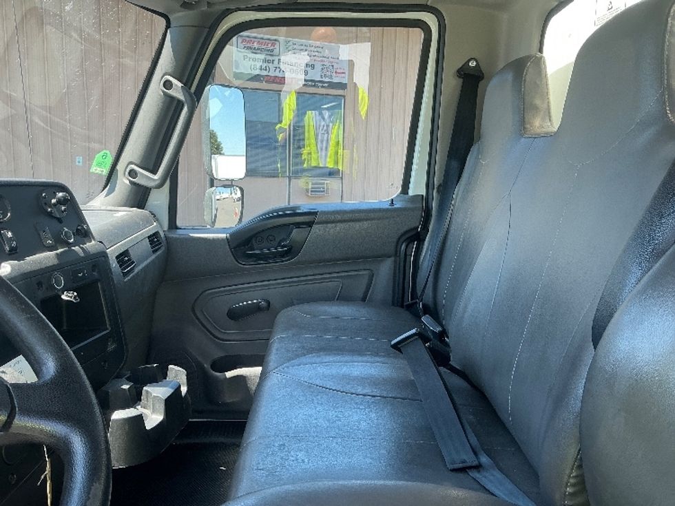 Medium Duty Box Truck-Light and Medium Duty Trucks-International-2021-MV607-West Sacramento-CA-193,413\n\t\tmiles-$ 53,000 - Image 19