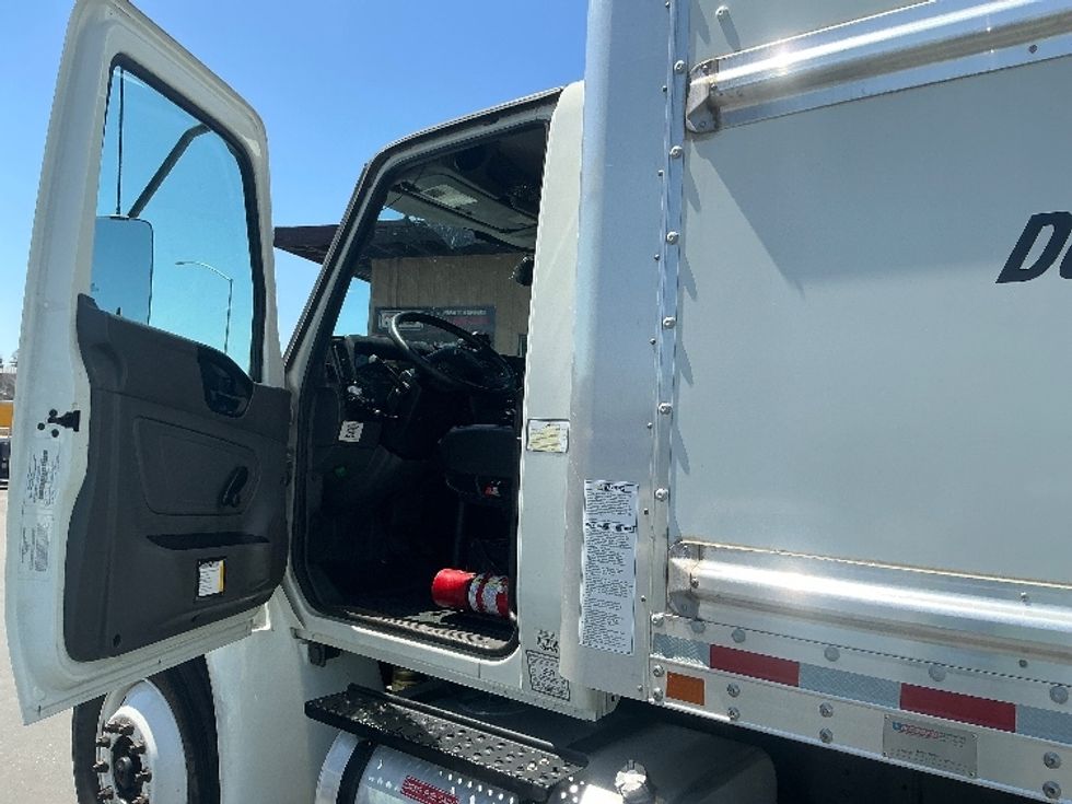 Medium Duty Box Truck-Light and Medium Duty Trucks-International-2021-MV607-West Sacramento-CA-193,413\n\t\tmiles-$ 53,000 - Image 16