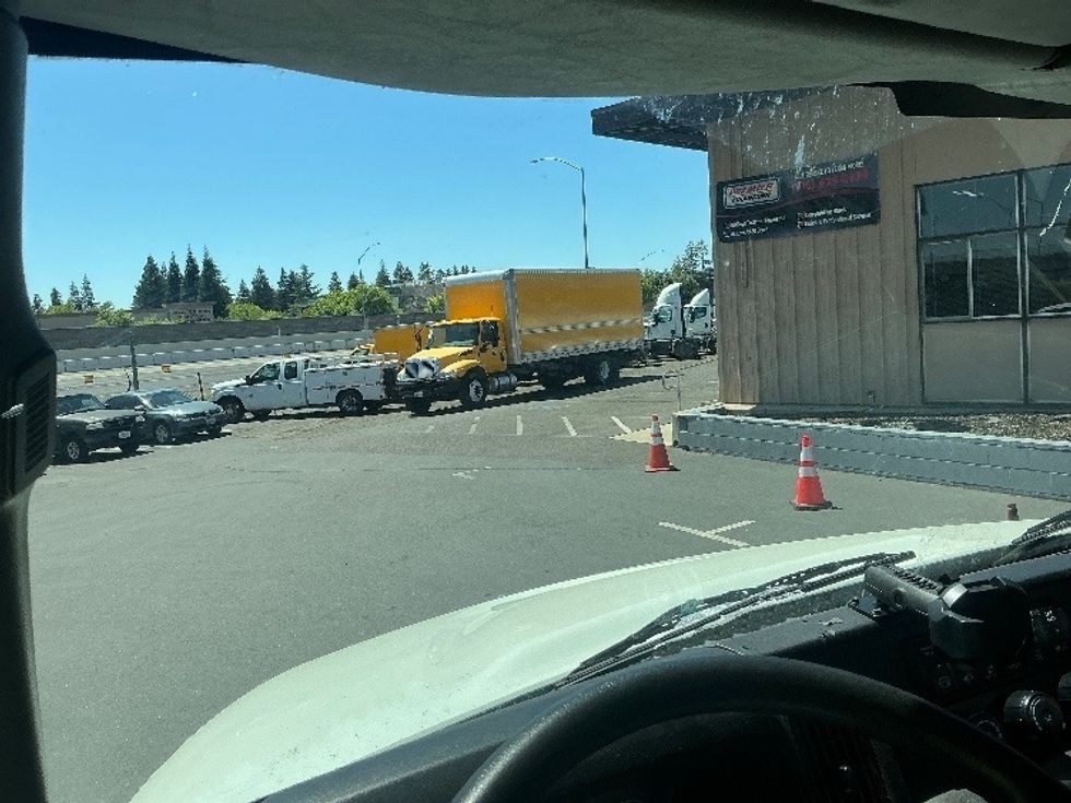 Medium Duty Box Truck-Light and Medium Duty Trucks-International-2021-MV607-West Sacramento-CA-193,413\n\t\tmiles-$ 53,000 - Image 18