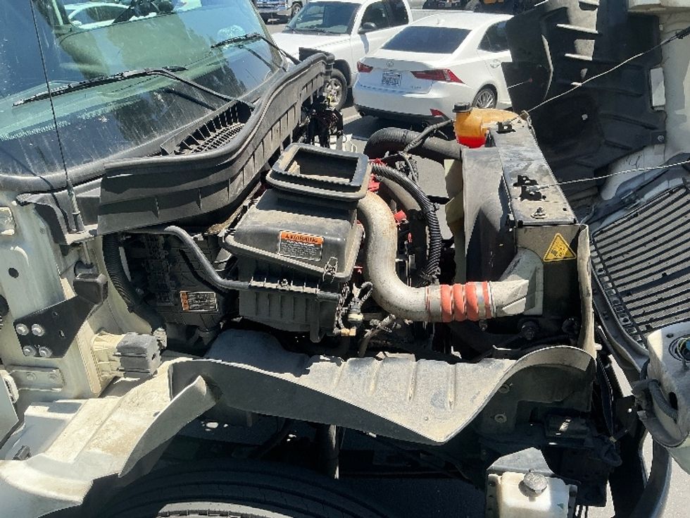 Medium Duty Box Truck-Light and Medium Duty Trucks-International-2021-MV607-West Sacramento-CA-193,413\n\t\tmiles-$ 53,000 - Image 23