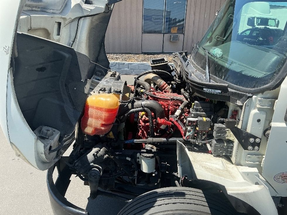 Medium Duty Box Truck-Light and Medium Duty Trucks-International-2021-MV607-West Sacramento-CA-193,413\n\t\tmiles-$ 53,000 - Image 24