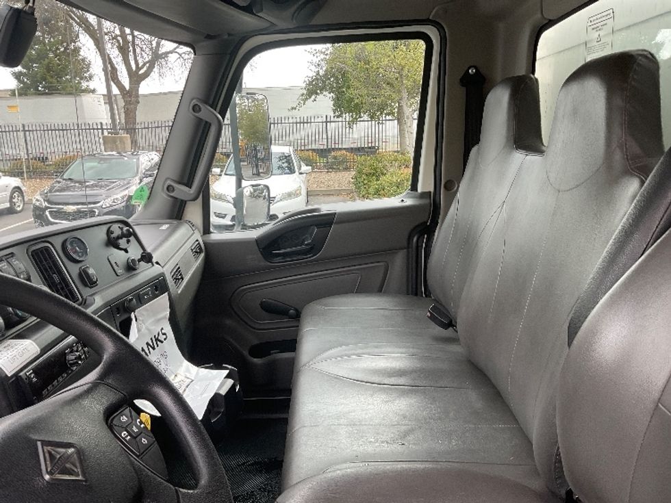 Medium Duty Box Truck-Light and Medium Duty Trucks-International-2021-MV607-West Sacramento-CA-211,712\n\t\tmiles-$ 52,500 - Image 19