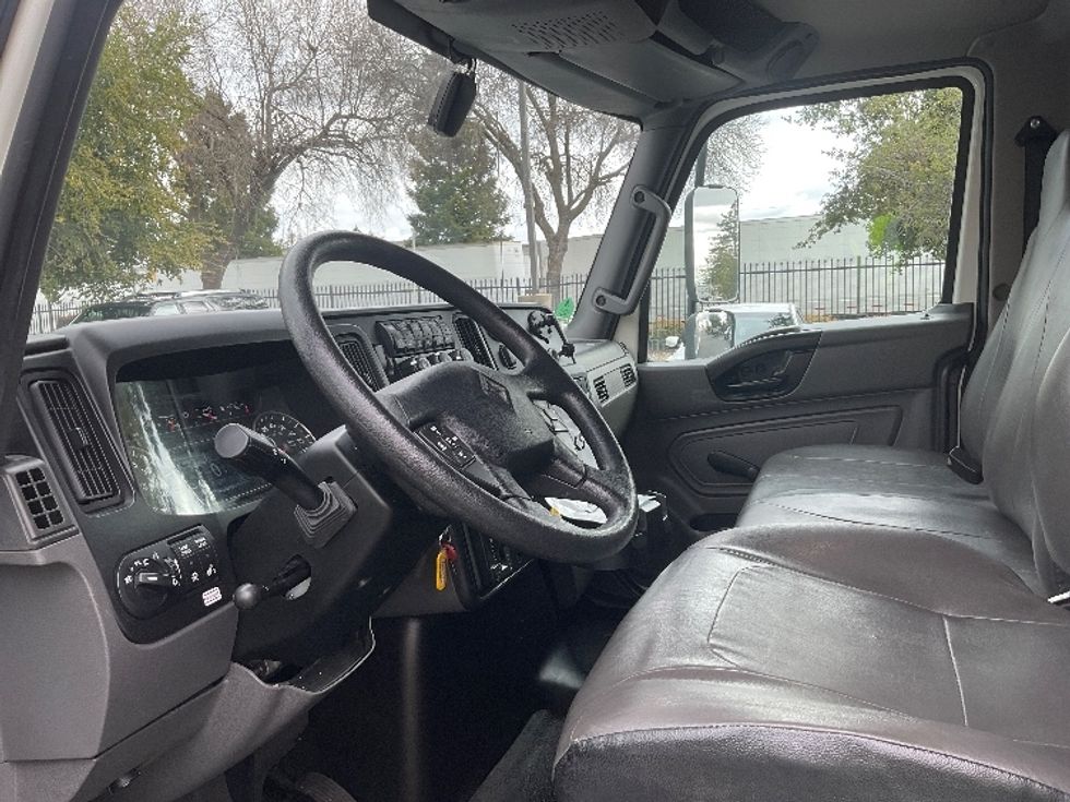 Medium Duty Box Truck-Light and Medium Duty Trucks-International-2021-MV607-West Sacramento-CA-211,712\n\t\tmiles-$ 52,500 - Image 17
