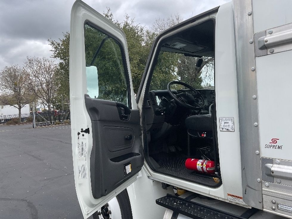 Medium Duty Box Truck-Light and Medium Duty Trucks-International-2021-MV607-West Sacramento-CA-211,712\n\t\tmiles-$ 52,500 - Image 16