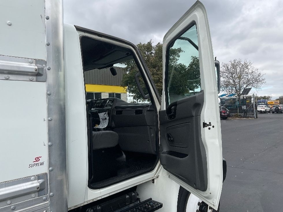 Medium Duty Box Truck-Light and Medium Duty Trucks-International-2021-MV607-West Sacramento-CA-211,712\n\t\tmiles-$ 52,500 - Image 20