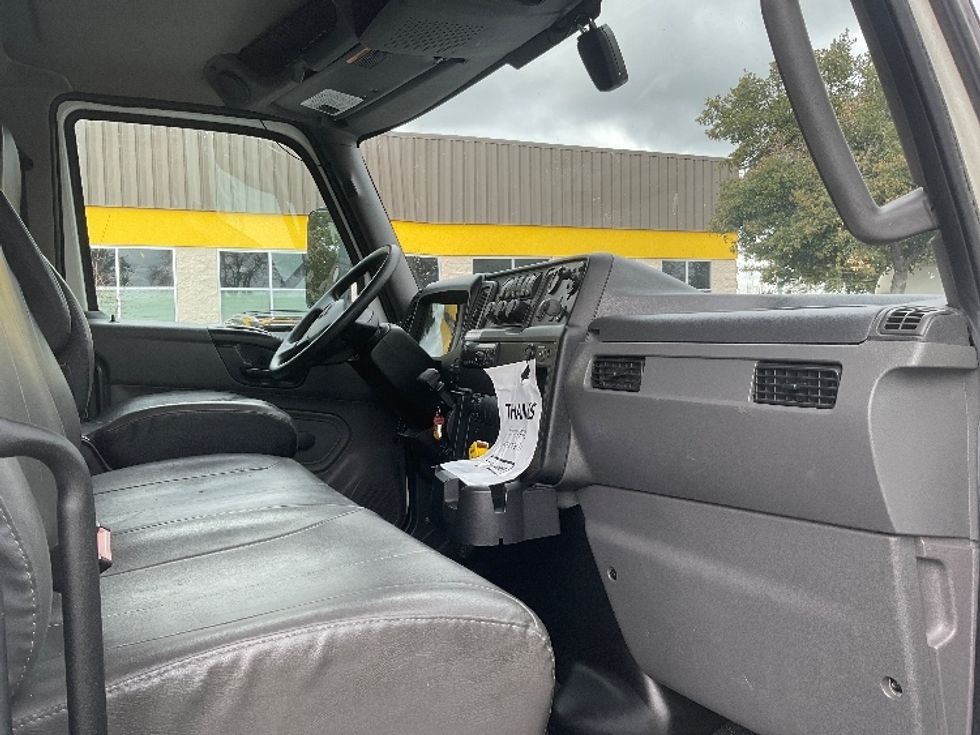 Medium Duty Box Truck-Light and Medium Duty Trucks-International-2021-MV607-West Sacramento-CA-211,712\n\t\tmiles-$ 52,500 - Image 22