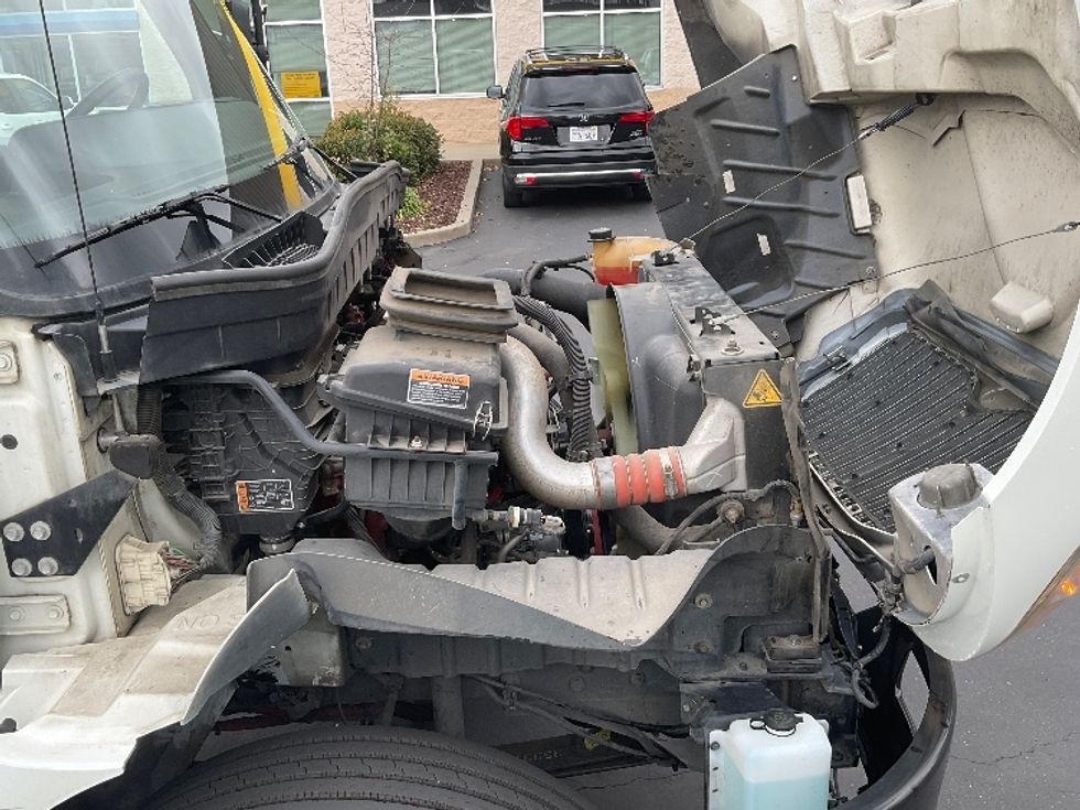 Medium Duty Box Truck-Light and Medium Duty Trucks-International-2021-MV607-West Sacramento-CA-211,712\n\t\tmiles-$ 52,500 - Image 23