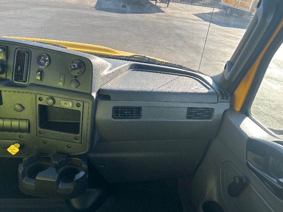 Medium Duty Box Truck-Light and Medium Duty Trucks-International-2021-MV607-West Sacramento-CA-212,986\n\t\tmiles-$ 40,500 - Image 20