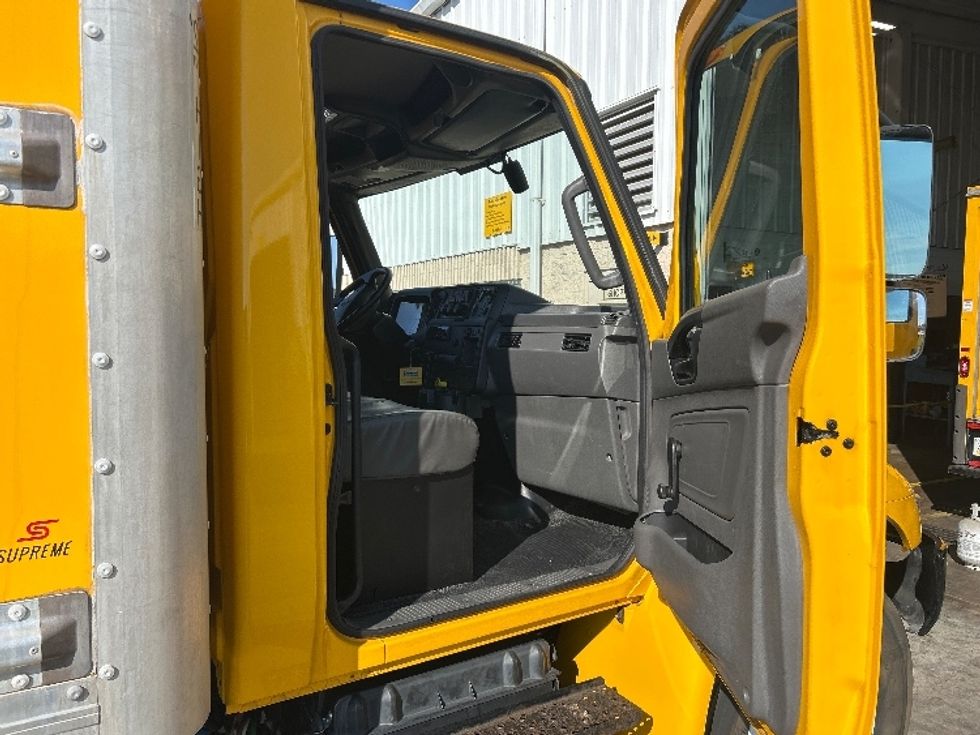 Medium Duty Box Truck-Light and Medium Duty Trucks-International-2021-MV607-West Sacramento-CA-212,986\n\t\tmiles-$ 40,500 - Image 19