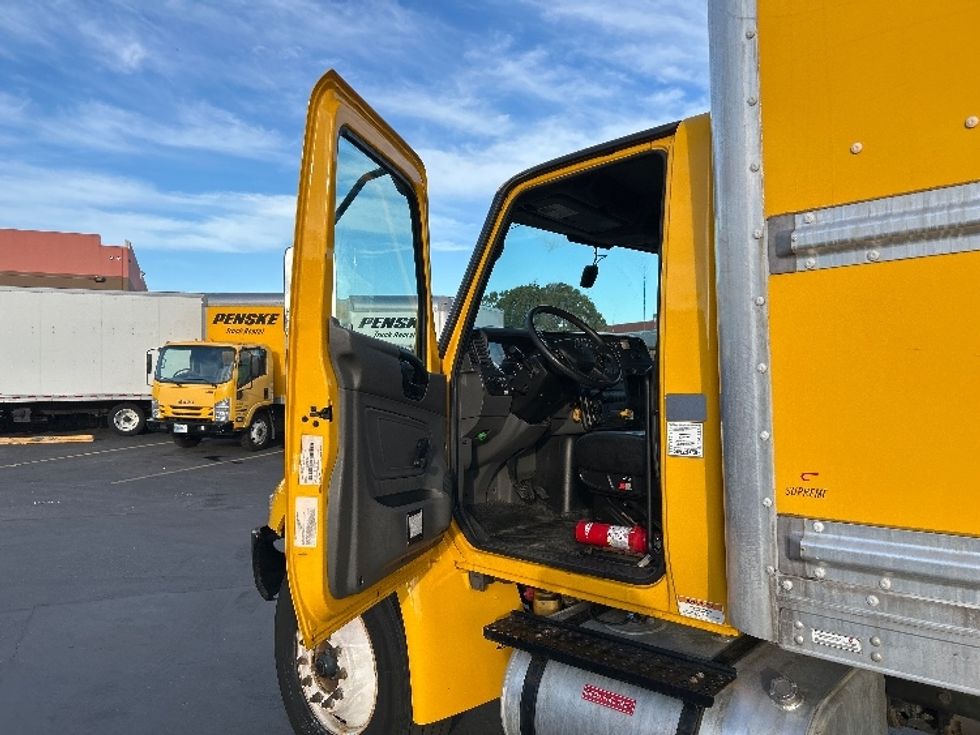 Medium Duty Box Truck-Light and Medium Duty Trucks-International-2021-MV607-West Sacramento-CA-217,534\n\t\tmiles-$ 39,750 - Image 16