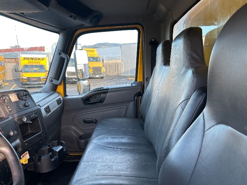 Medium Duty Box Truck-Light and Medium Duty Trucks-International-2021-MV607-West Sacramento-CA-217,534\n\t\tmiles-$ 39,750 - Image 19