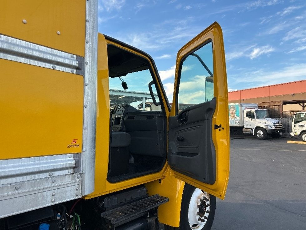 Medium Duty Box Truck-Light and Medium Duty Trucks-International-2021-MV607-West Sacramento-CA-217,534\n\t\tmiles-$ 39,750 - Image 20