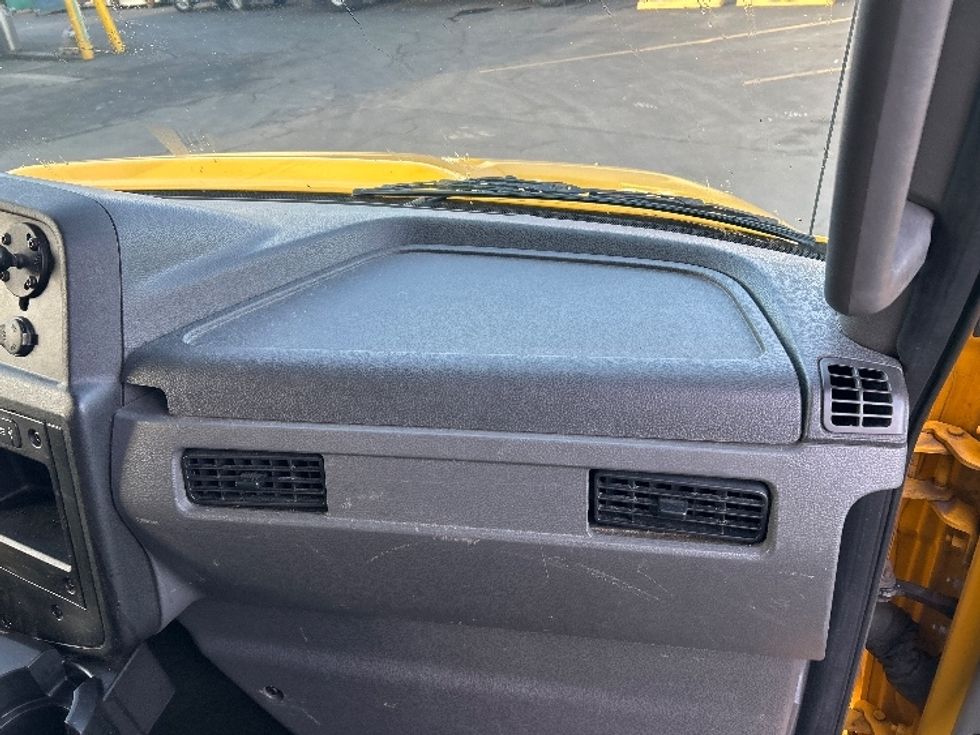 Medium Duty Box Truck-Light and Medium Duty Trucks-International-2021-MV607-West Sacramento-CA-217,534\n\t\tmiles-$ 39,750 - Image 21