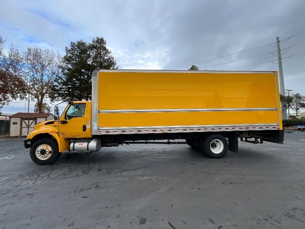 Medium Duty Box Truck-Light and Medium Duty Trucks-International-2021-MV607-West Sacramento-CA-220,117\n\t\tmiles-$ 39,250 - Image 4