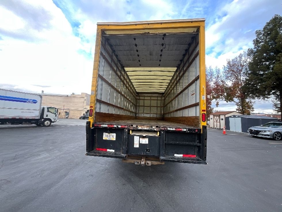 Medium Duty Box Truck-Light and Medium Duty Trucks-International-2021-MV607-West Sacramento-CA-220,117\n\t\tmiles-$ 39,250 - Image 8