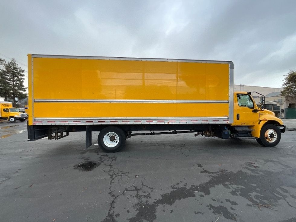 Medium Duty Box Truck-Light and Medium Duty Trucks-International-2021-MV607-West Sacramento-CA-220,117\n\t\tmiles-$ 39,250 - Image 15