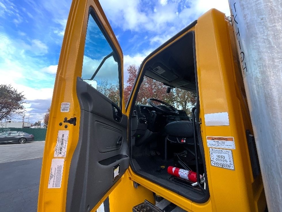 Medium Duty Box Truck-Light and Medium Duty Trucks-International-2021-MV607-West Sacramento-CA-220,117\n\t\tmiles-$ 39,250 - Image 16