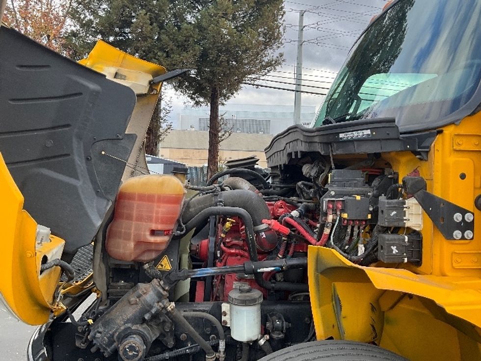 Medium Duty Box Truck-Light and Medium Duty Trucks-International-2021-MV607-West Sacramento-CA-220,117\n\t\tmiles-$ 39,250 - Image 22