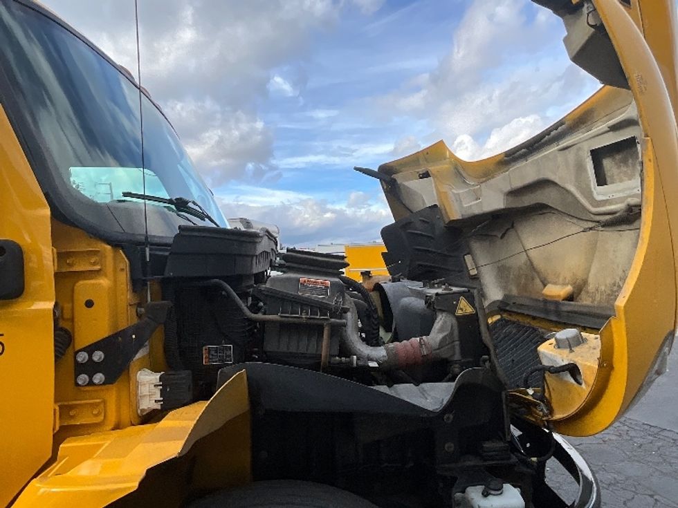 Medium Duty Box Truck-Light and Medium Duty Trucks-International-2021-MV607-West Sacramento-CA-220,117\n\t\tmiles-$ 39,250 - Image 21