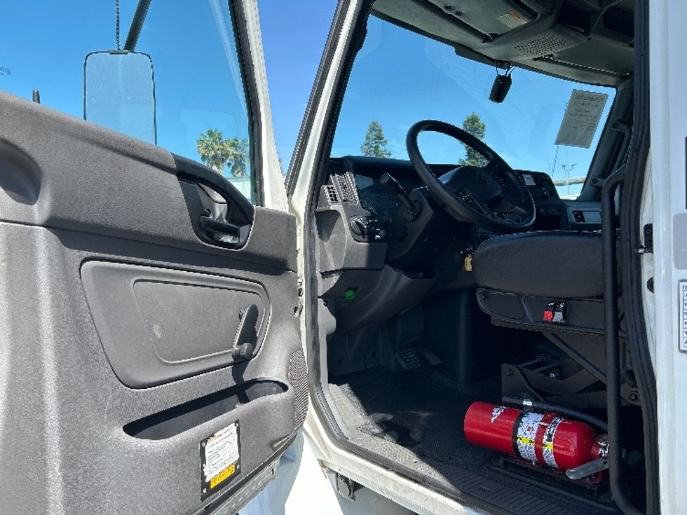 Medium Duty Box Truck-Light and Medium Duty Trucks-International-2021-MV607-West Sacramento-CA-235,962\n\t\tmiles-$ 46,250 - Image 16