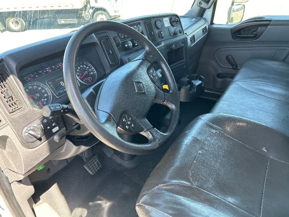 Medium Duty Box Truck-Light and Medium Duty Trucks-International-2021-MV607-West Sacramento-CA-235,962\n\t\tmiles-$ 46,250 - Image 17