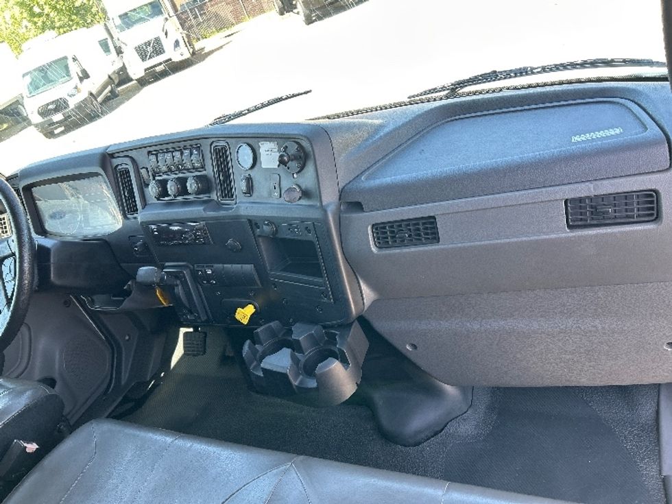 Medium Duty Box Truck-Light and Medium Duty Trucks-International-2021-MV607-West Sacramento-CA-235,962\n\t\tmiles-$ 46,250 - Image 21
