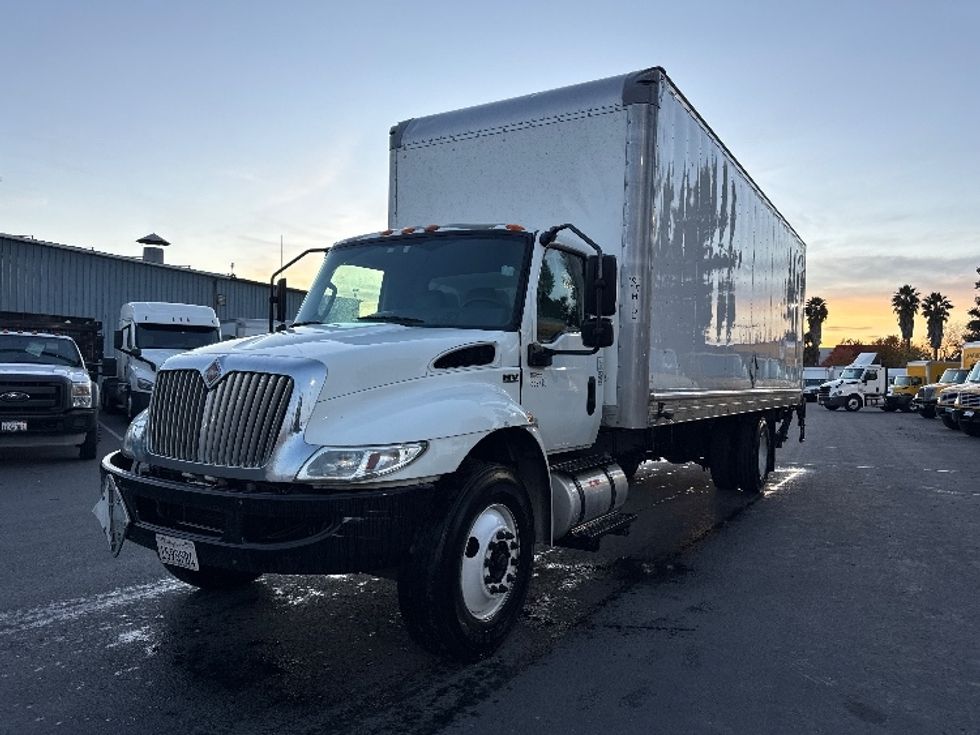 Medium Duty Box Truck-Light and Medium Duty Trucks-International-2021-MV607-West Sacramento-CA-238,604\n\t\tmiles-$ 43,500 - Image 3