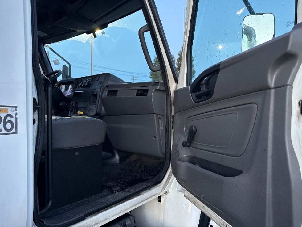 Medium Duty Box Truck-Light and Medium Duty Trucks-International-2021-MV607-West Sacramento-CA-238,604\n\t\tmiles-$ 43,500 - Image 20