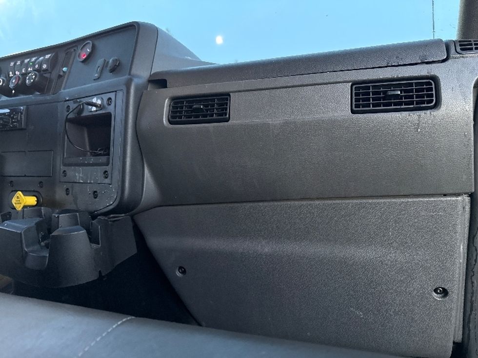 Medium Duty Box Truck-Light and Medium Duty Trucks-International-2021-MV607-West Sacramento-CA-238,604\n\t\tmiles-$ 43,500 - Image 21