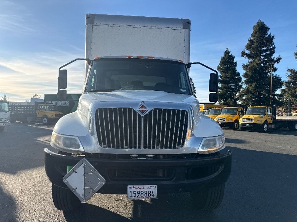Medium Duty Box Truck-Light and Medium Duty Trucks-International-2021-MV607-West Sacramento-CA-250,619\n\t\tmiles-$ 41,250 - Image 2
