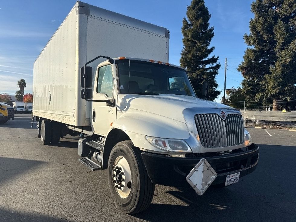 Medium Duty Box Truck-Light and Medium Duty Trucks-International-2021-MV607-West Sacramento-CA-250,619\n\t\tmiles-$ 41,250 - Image 1