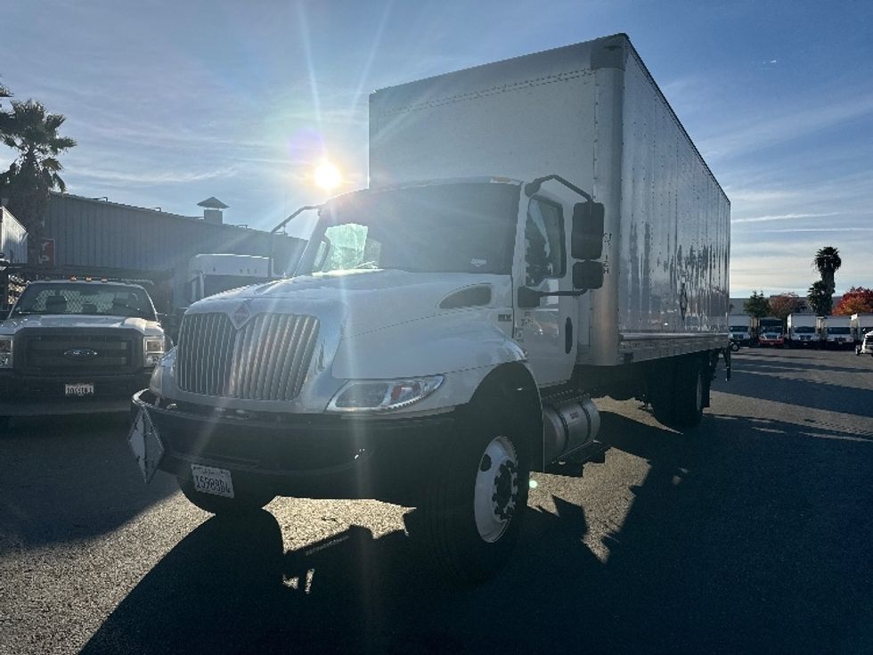 Medium Duty Box Truck-Light and Medium Duty Trucks-International-2021-MV607-West Sacramento-CA-250,619\n\t\tmiles-$ 41,250 - Image 3