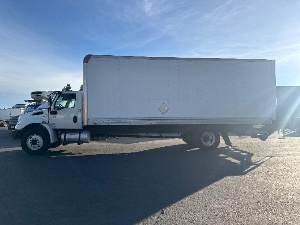 Medium Duty Box Truck-Light and Medium Duty Trucks-International-2021-MV607-West Sacramento-CA-250,619\n\t\tmiles-$ 41,250 - Image 4