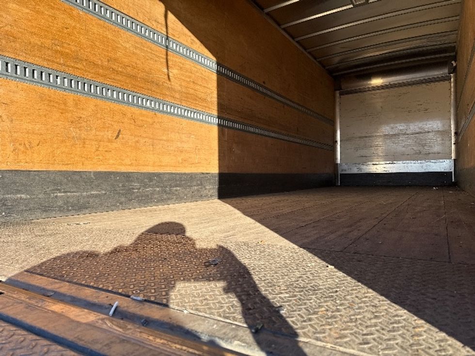 Medium Duty Box Truck-Light and Medium Duty Trucks-International-2021-MV607-West Sacramento-CA-250,619\n\t\tmiles-$ 41,250 - Image 11
