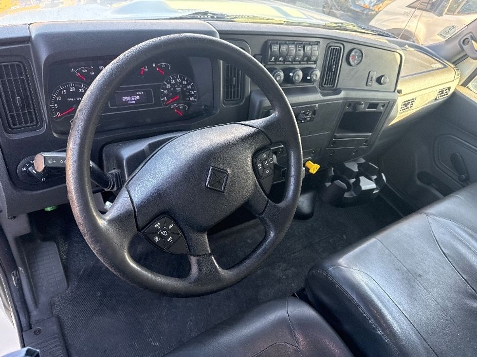 Medium Duty Box Truck-Light and Medium Duty Trucks-International-2021-MV607-West Sacramento-CA-250,619\n\t\tmiles-$ 41,250 - Image 17
