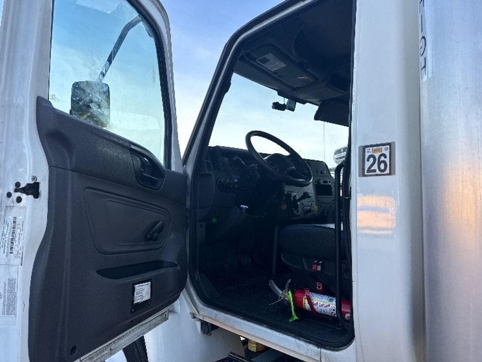 Medium Duty Box Truck-Light and Medium Duty Trucks-International-2021-MV607-West Sacramento-CA-250,619\n\t\tmiles-$ 41,250 - Image 16