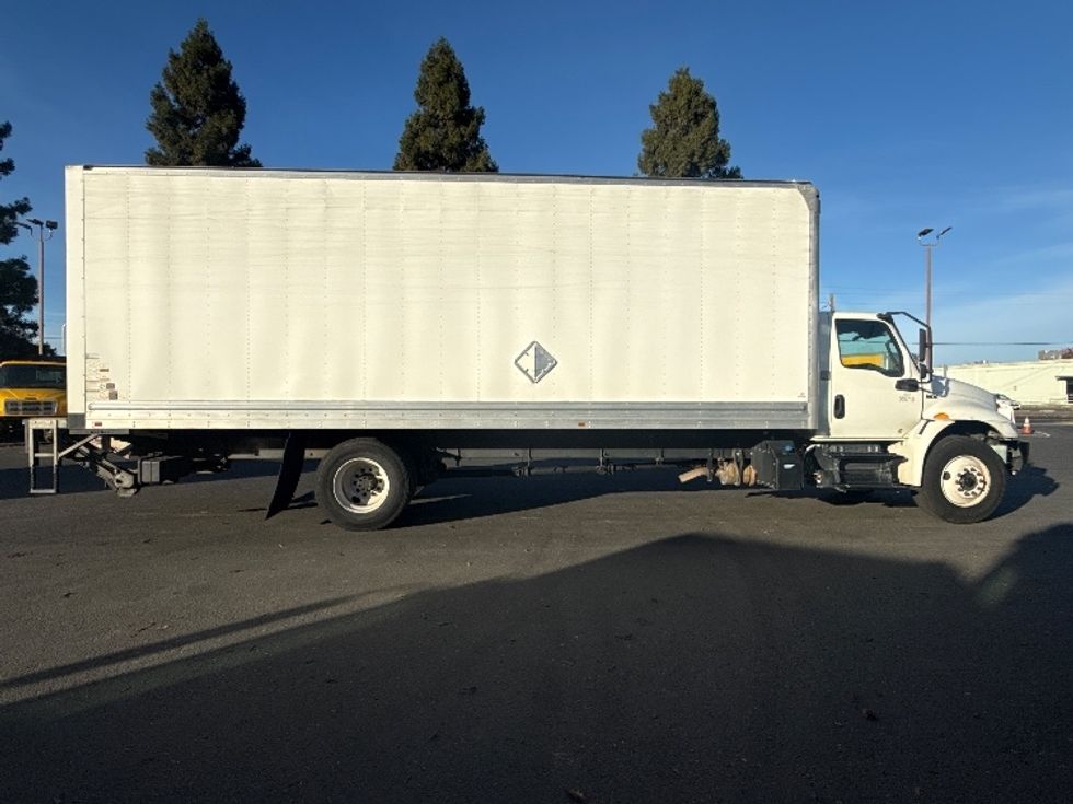 Medium Duty Box Truck-Light and Medium Duty Trucks-International-2021-MV607-West Sacramento-CA-250,619\n\t\tmiles-$ 41,250 - Image 15
