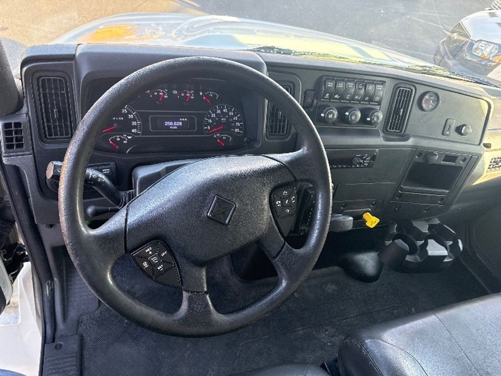 Medium Duty Box Truck-Light and Medium Duty Trucks-International-2021-MV607-West Sacramento-CA-250,619\n\t\tmiles-$ 41,250 - Image 18