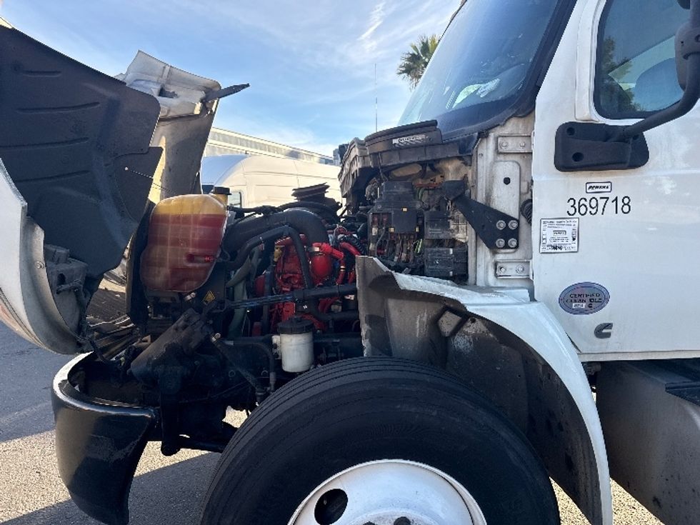 Medium Duty Box Truck-Light and Medium Duty Trucks-International-2021-MV607-West Sacramento-CA-250,619\n\t\tmiles-$ 41,250 - Image 24