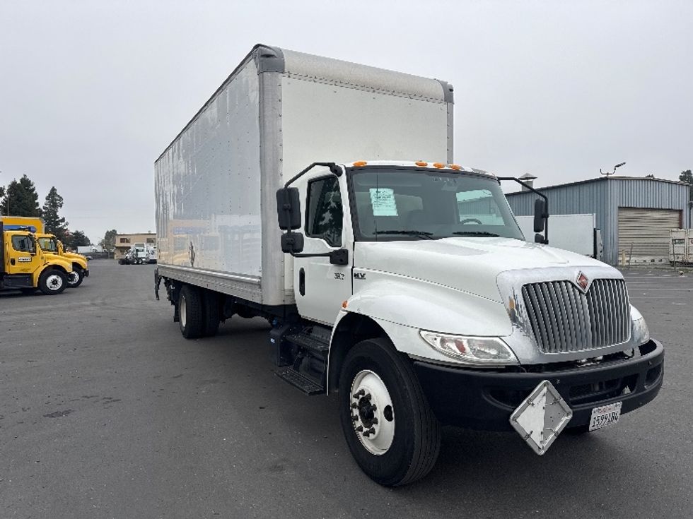 Medium Duty Box Truck-Light and Medium Duty Trucks-International-2021-MV607-West Sacramento-CA-259,541\n\t\tmiles-$ 39,750 - Image 1