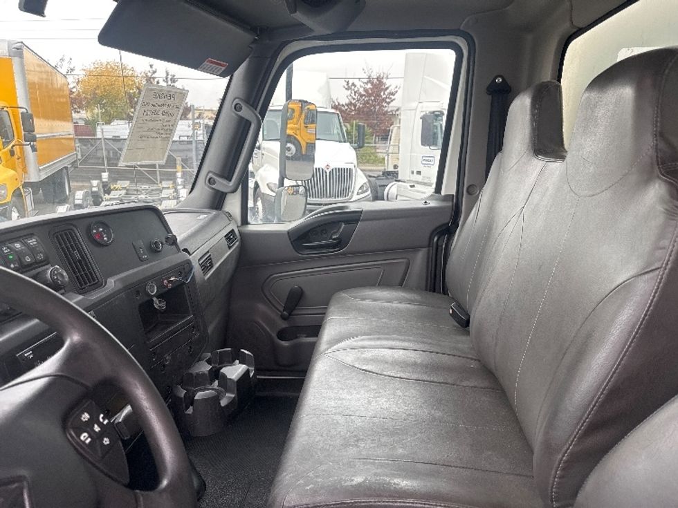 Medium Duty Box Truck-Light and Medium Duty Trucks-International-2021-MV607-West Sacramento-CA-259,541\n\t\tmiles-$ 39,750 - Image 19